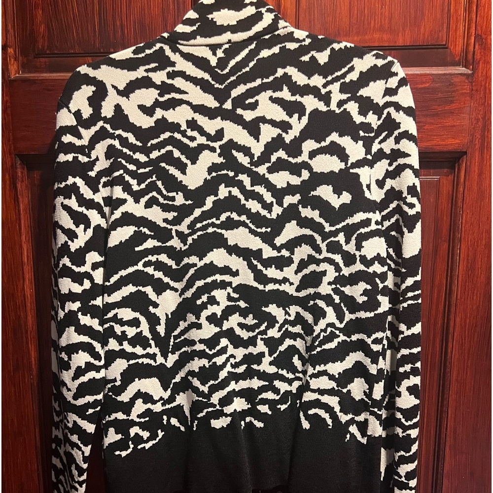 Jones New York, women’s sz large, zip  jacket, zebra print, immaculate condition